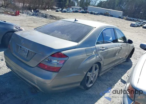 2008 Mercedes-Benz S 550 z USA, uszkodzony, nr VIN WDDNG71X08A214875